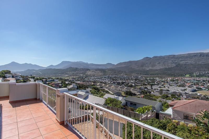 5 Bedroom Property for Sale in Fish Hoek Western Cape